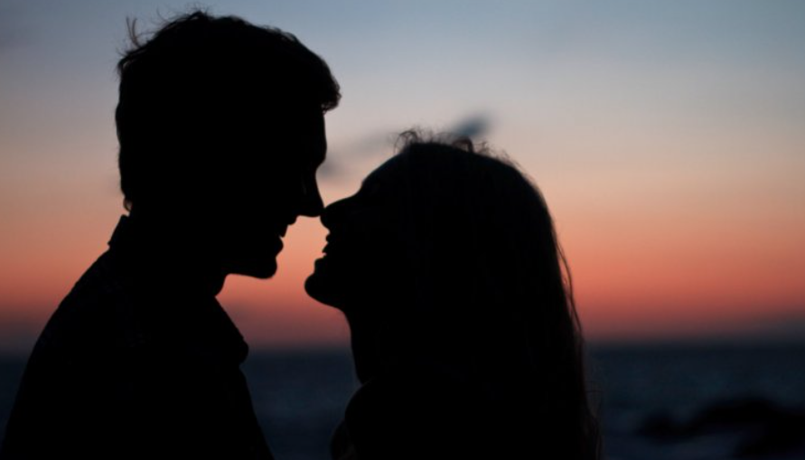 El sexo tántrico incluye toda una filosofía acerca de los sentidos para experimentar en pareja.