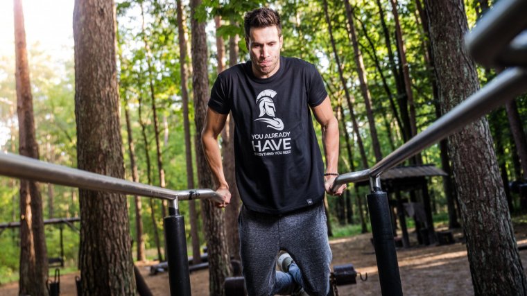En la calistenia se entrenan todos los grupos musculares del cuerpo. 
