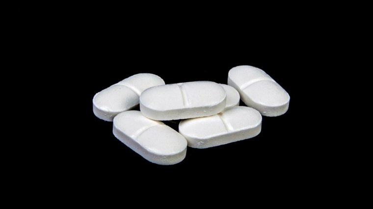 El gelocatil es uno de los nombres comerciales del paracetamol.