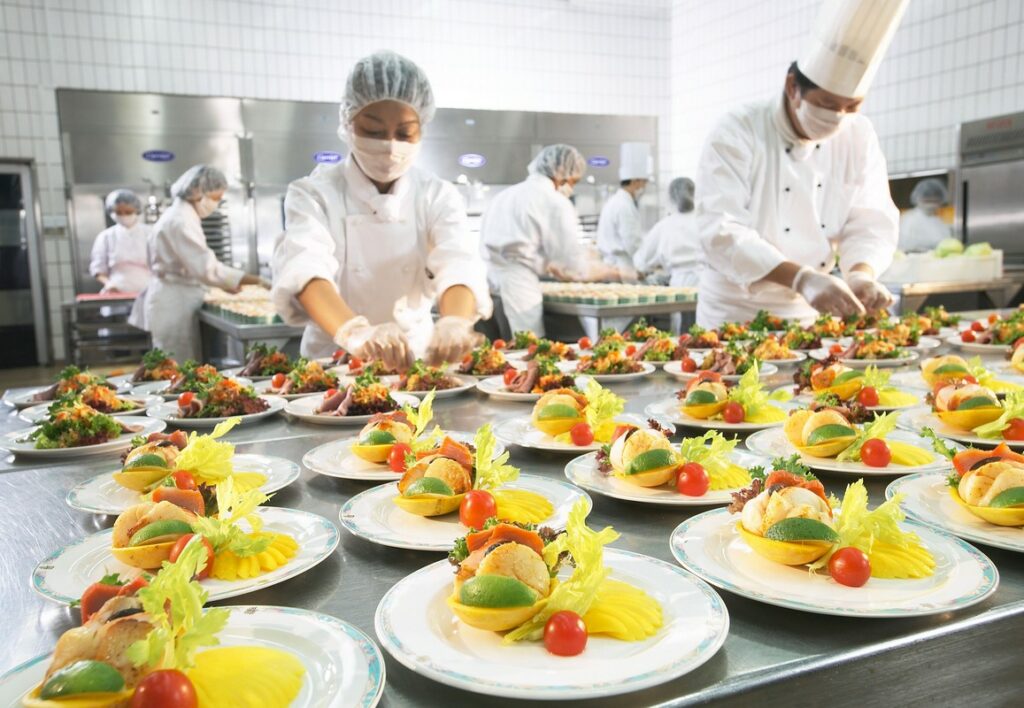 Descubre las ventajas de contratar un catering en casa.