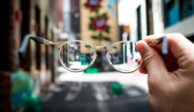 En la presbicia o vista cansada se produce un empeoramiento progresivo de la capacidad que el ojo tiene para enfocar.