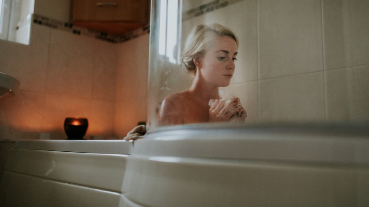 Los baños de agua tibia son un buen tratamiento para la bartolinitis.