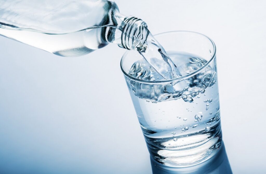 Beber agua: 7 efectos beneficiosos para la salud | Viviendo La Salud
