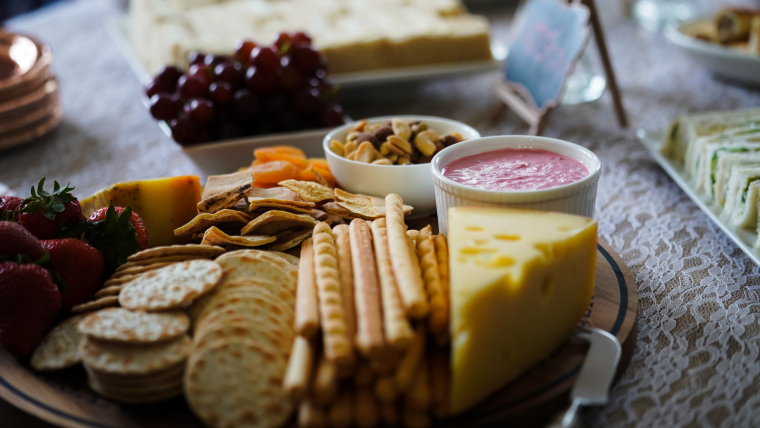 La dieta mediterránea es rica también en alimentos lácteos y de origen animal.