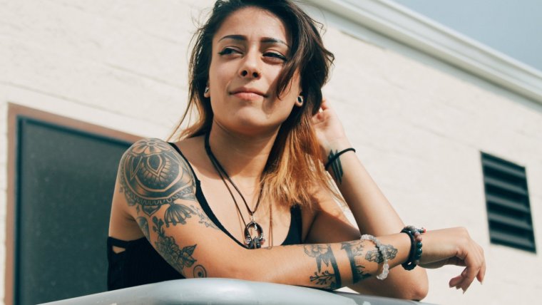 Es muy importante curar correctamente un tatuaje tanto si este es de tamaño pequeño como grande.