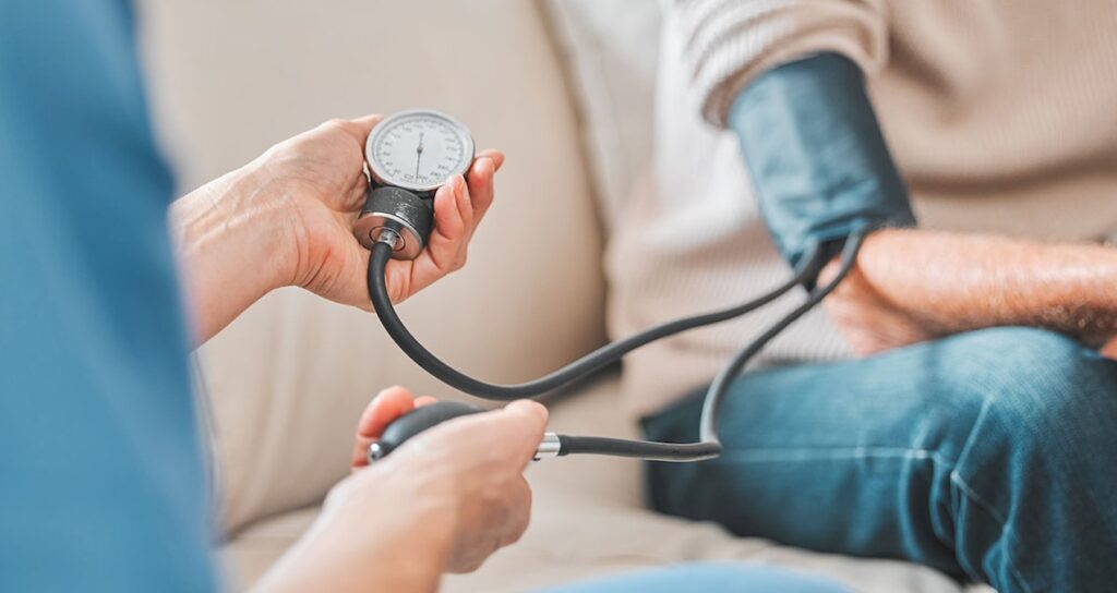 La tensión arterial alta en el embarazo puede acarrear complicaciones como la preeclampsia.